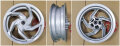 Fr. Cast Wheel(Sv-806), für Modell-Farbcodes: RICH GREY/BLACK (GY-430C/BK-001C), BLUE/BLACK (BU-280S/BK-001C), RED/BLACK (R-010CA/BK-001C)